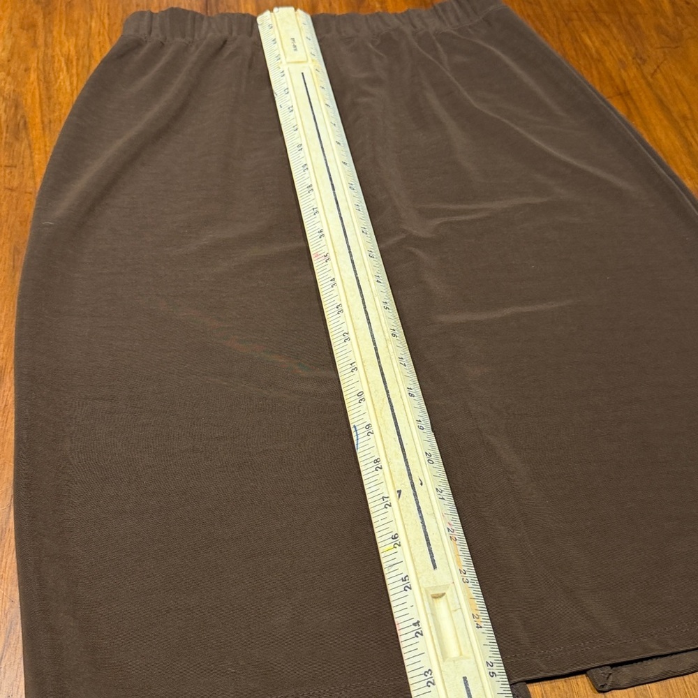 Classic knee length brown pencil skirt. SH - Picture 4 of 8